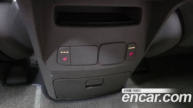 Kia Carnival 2017 thumb 11