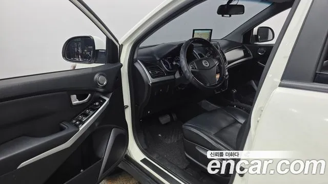 KGM Korando 2013 thumb 11