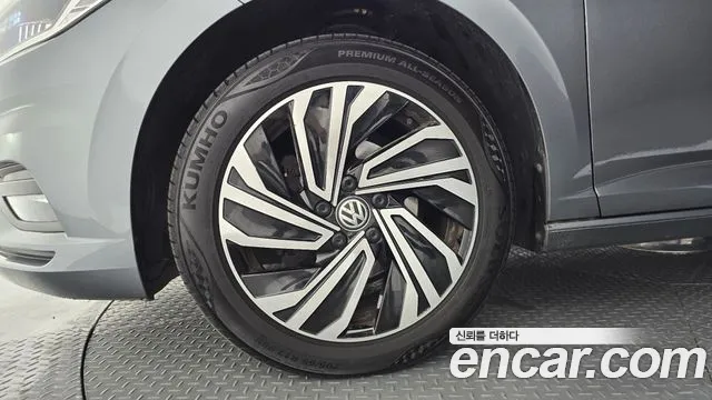 Volkswagen Jetta 2021 thumb 2