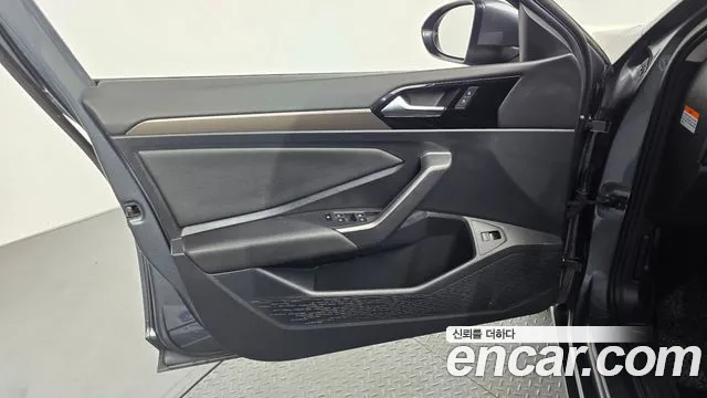 Volkswagen Jetta 2021 thumb 3