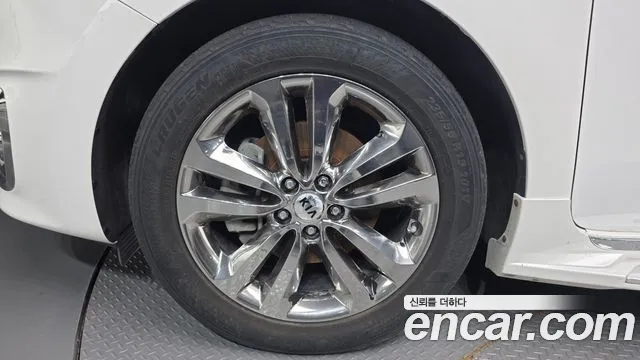 Kia Carnival 2017 thumb 2