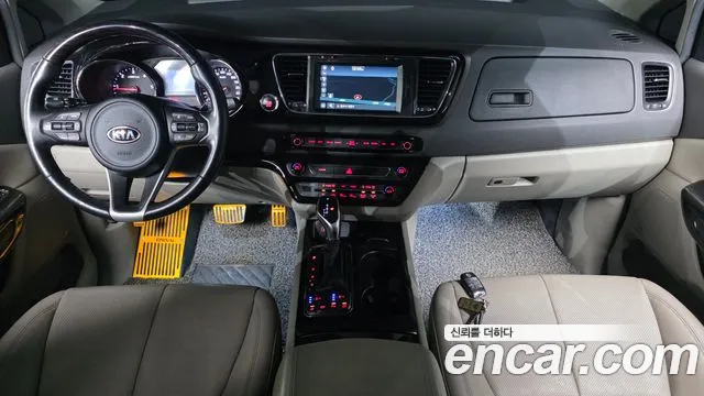 Kia Carnival 2017 thumb 12
