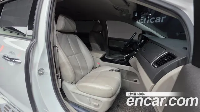 Kia Carnival 2017 thumb 5