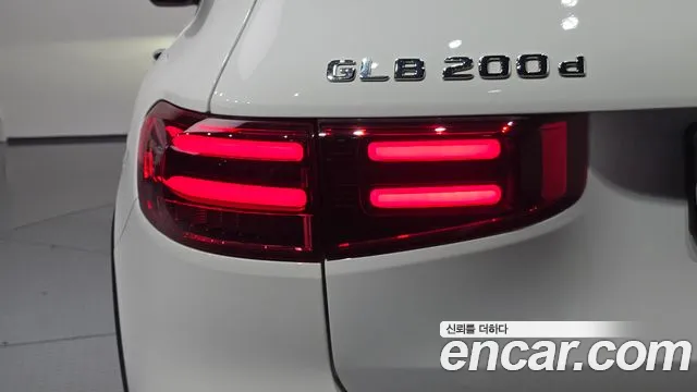 Mercedes-Benz GLB 2024 thumb 12