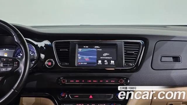 Kia Carnival 2019 thumb 12