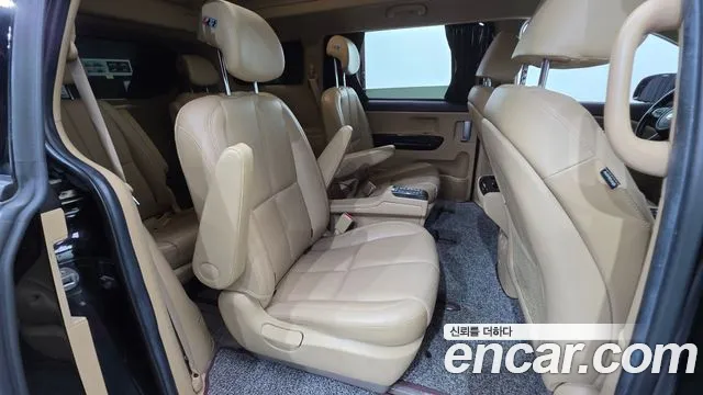 Kia Carnival 2019 thumb 4