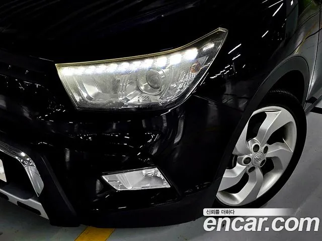KGM Tivoli 2015 thumb 9