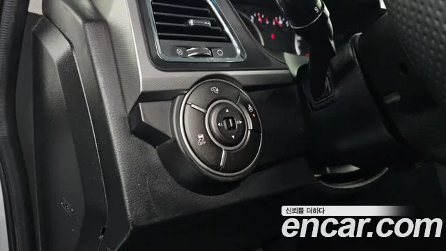 KGM Korando 2016 thumb 11