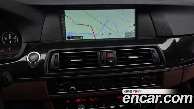 BMW 5 серии 2012 thumb 3