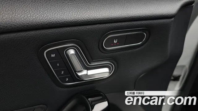 Mercedes-Benz A-Class 2019 thumb 5