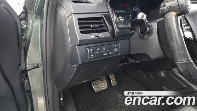 KGM Rexton 2021 thumb 2