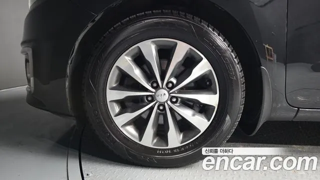 Kia Carnival 2017 thumb 3