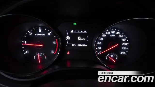 Kia Carnival 2017 thumb 2