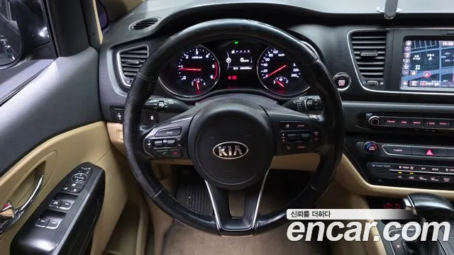 Kia Carnival 2017 thumb 4