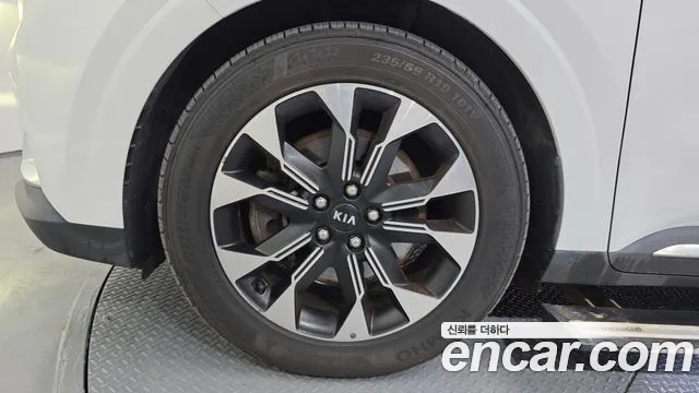Kia Carnival 2021 thumb 8