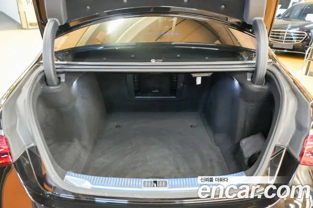 Mercedes-Benz S-Class 2022 thumb 6