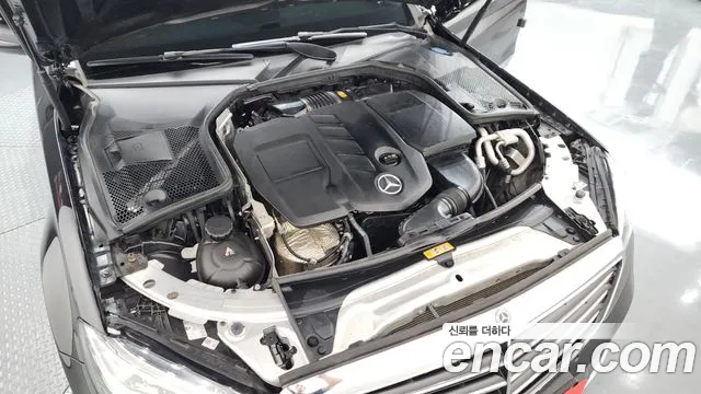 Mercedes-Benz C-Class 2019 thumb 9