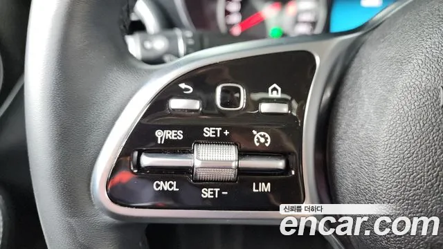 Mercedes-Benz C-Class 2019 thumb 10