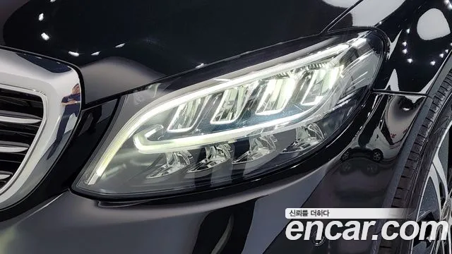 Mercedes-Benz C-Class 2019 thumb 11