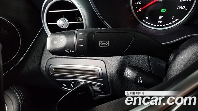 Mercedes-Benz C-Class 2019 thumb 12