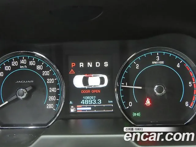Jaguar XF 2015 thumb 11