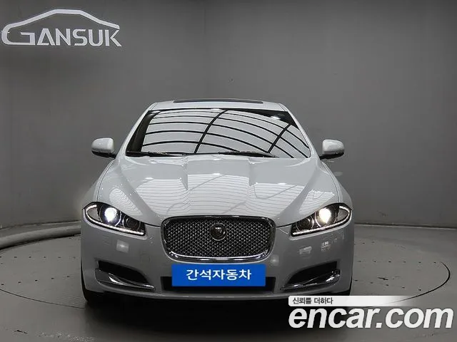 Jaguar XF 2015 thumb 4