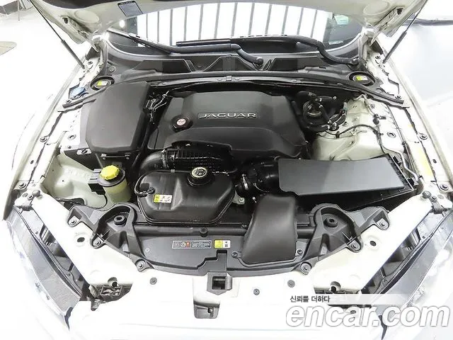 Jaguar XF 2015 thumb 2