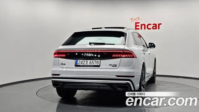 Audi Q8 2021 thumb 12