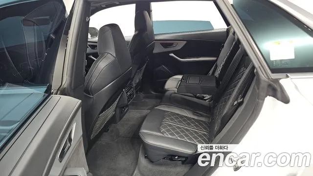 Audi Q8 2021 thumb 2