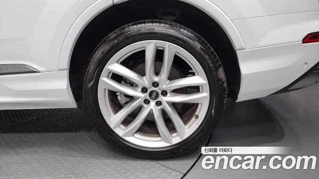Audi Q7 2023 thumb 11