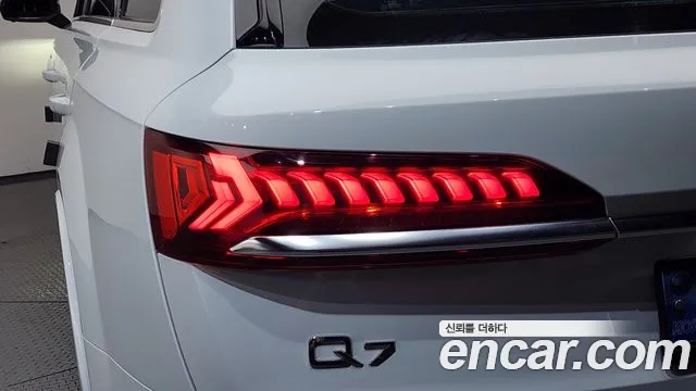 Audi Q7 2023 thumb 4