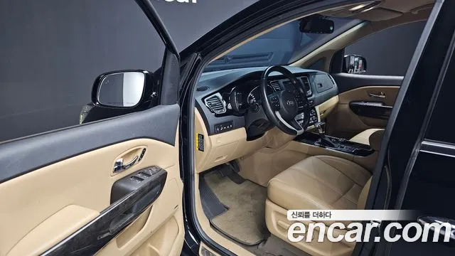 Kia Carnival 2018 thumb 10