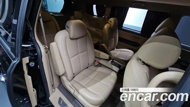 Kia Carnival 2018 thumb 5