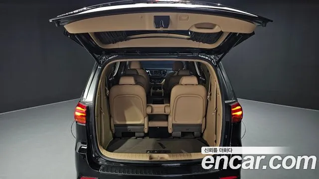 Kia Carnival 2018 thumb 3