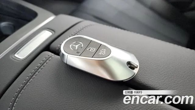 Mercedes-Benz E-Class 2025 thumb 12