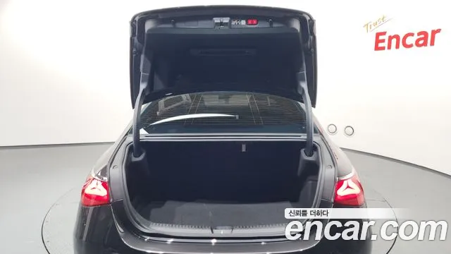 Mercedes-Benz E-Class 2025 thumb 6