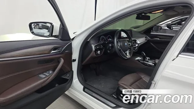 BMW 5 серии 2019 thumb 11
