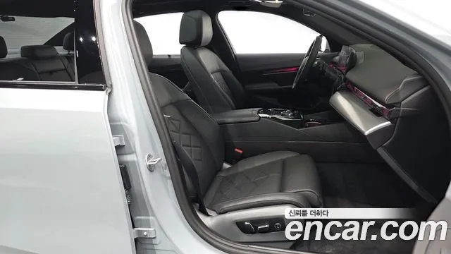 BMW 5 серии 2025 thumb 8