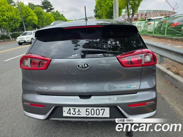 Kia Niro 2017 thumb 9