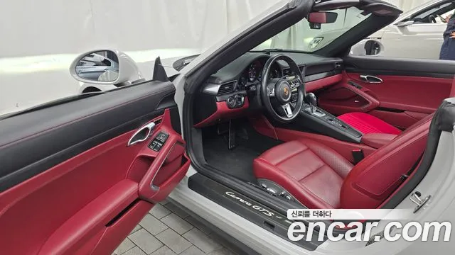 Porsche 911 2018 thumb 8