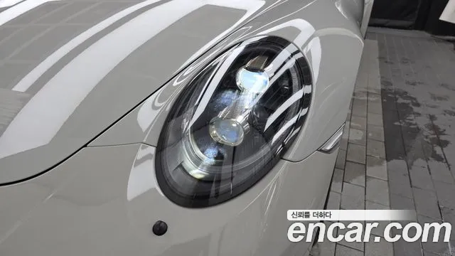 Porsche 911 2018 thumb 6