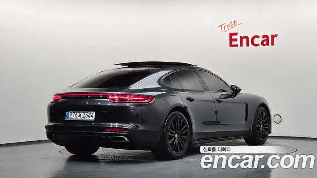 Porsche Panamera 2018 thumb 10