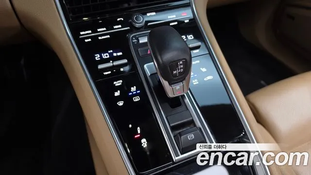 Porsche Panamera 2018 thumb 9