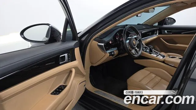 Porsche Panamera 2018 thumb 4