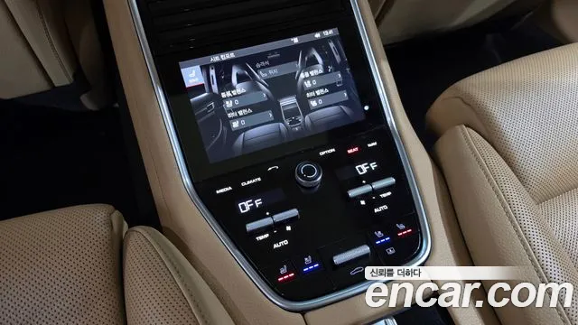 Porsche Panamera 2018 thumb 3