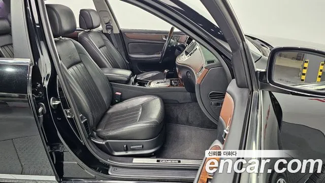 Hyundai Genesis 2011 thumb 10