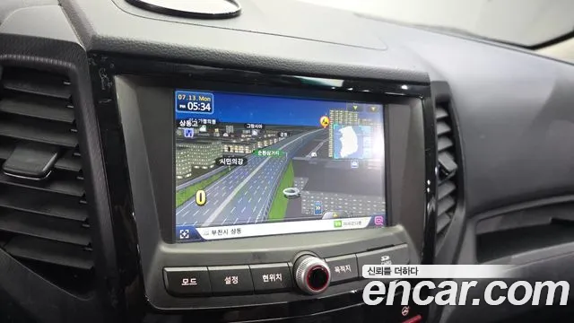 KGM Tivoli Air 2016 thumb 10