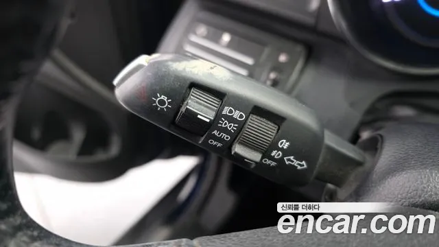 KGM Tivoli Air 2016 thumb 9