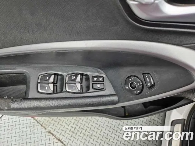 Hyundai Санта Фе 2013 thumb 4