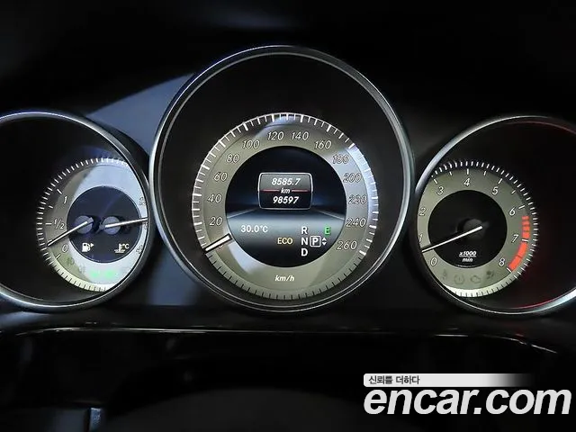 Mercedes-Benz E-Class 2013 thumb 8